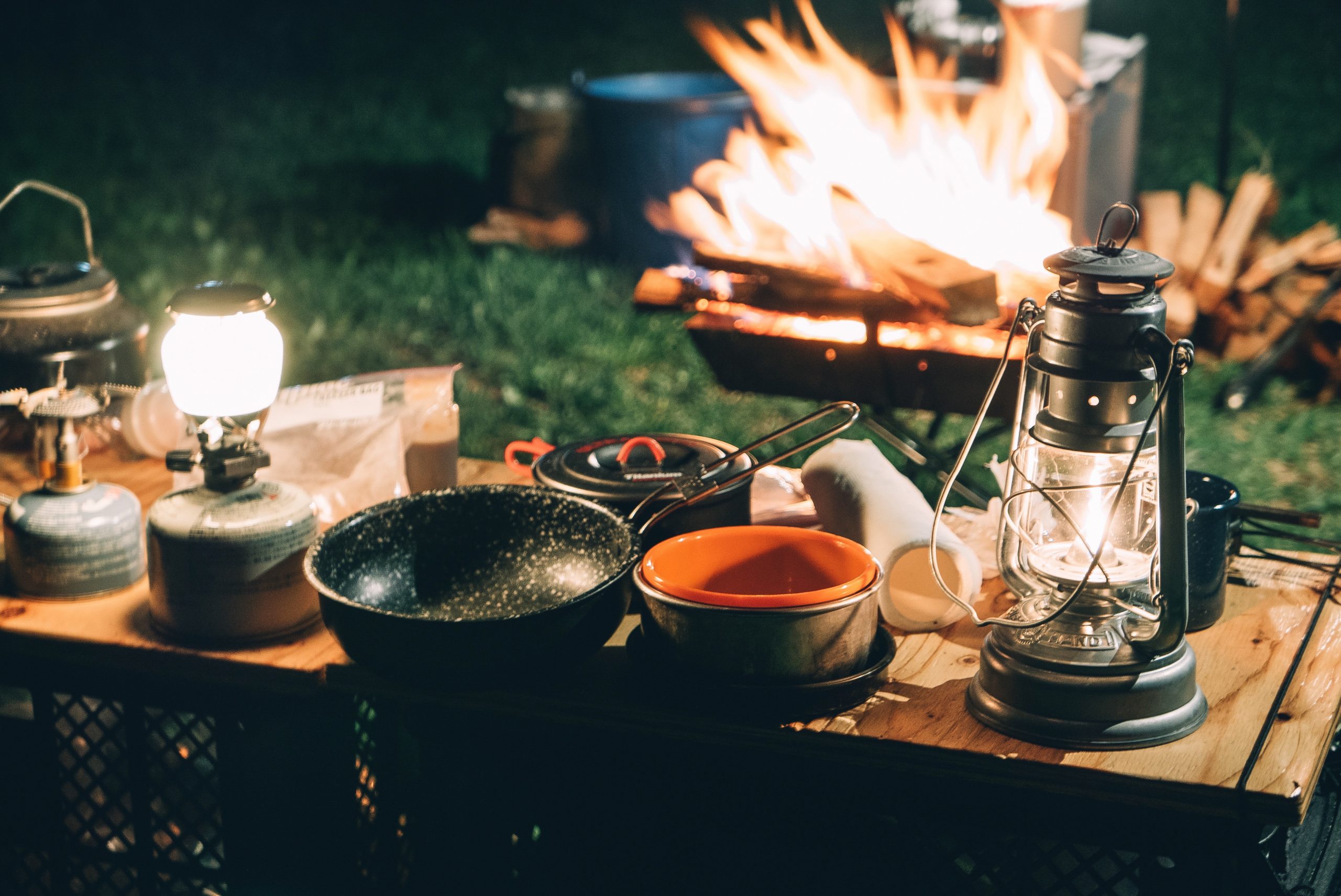 焚き火と夜のキャンプ風景 | おにぎりJapan – 一般社団法人おにぎり協会