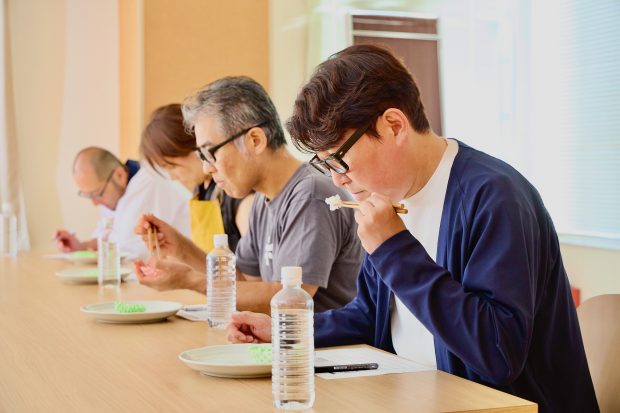 [PR]人気の「パックごはん」を有識者達がブラインドで味比べ！ 1位はあのごはん。<br><div class=